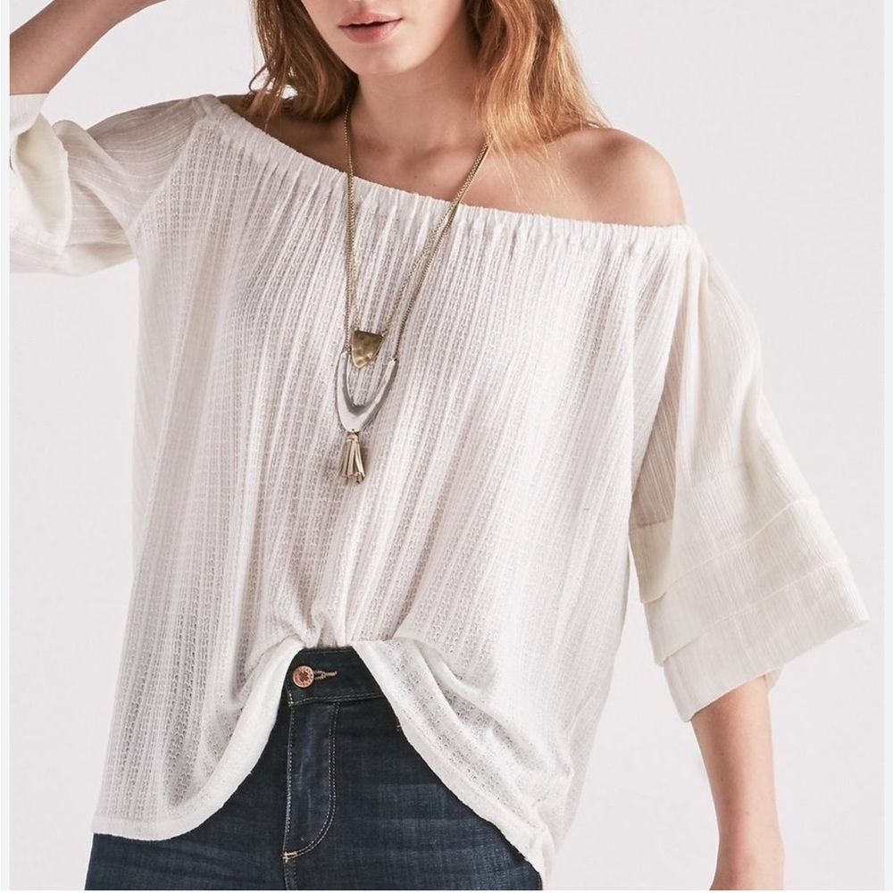 Lucky Brand Ivory Tiered Sleeve Textured Scoop Neck Blouse. Size Small